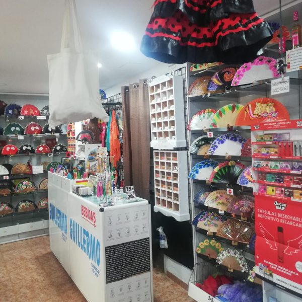 Vista panorámica de la tienda Abanicos Guillermo